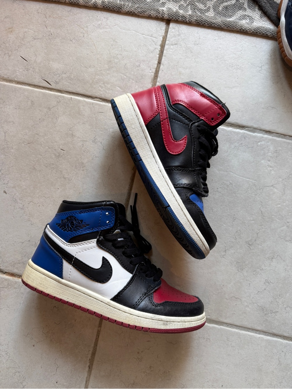 Multicolor High-Top Sneakers - Red, Blue White & Black Women 7 Men 5.5 Shoes